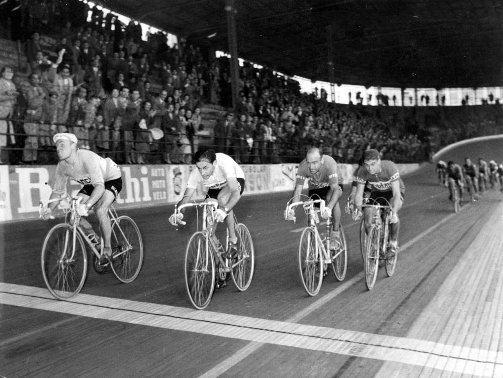 Arrivo-Darrigade-Coppi-Lombardia1956.thumb.jpg.0620e64a9a59336dc2e2817439460327.jpg